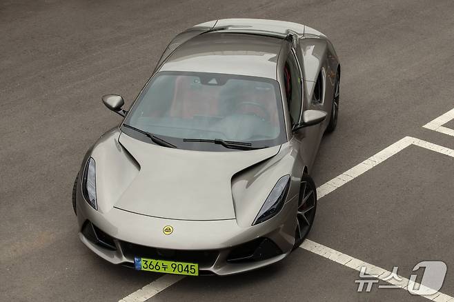 27일 경기 고양의 로터스자동차코리아 서비스센터에서 촬영한 미드십 스포츠카 에미라(Emira) 2.0 터보 외관(로터스차코리아 제공). 2025.06.27.