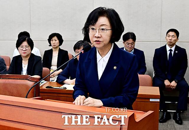 추경안 의결에 대한 인사말 하는 오유경 식품의약품안전처 처장.