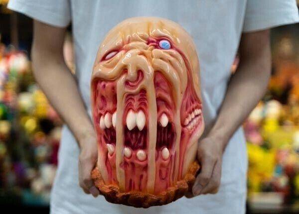 헐.. 이 피규어를 과연 누가 구입할까.. 이베이에 검색해보니 판매가 되고 있다...