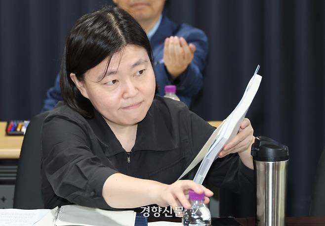 국정기획위원회 정치행정분과 전문위원을 맡은 임은정 대전지검 부장검사가 지난 20일 오전 서울 종로구 정부서울청사 창성동 별관에서 열린 검찰청 업무보고에 참석해 있다. 사진공동취재단