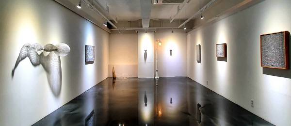 설치미술가 안재국의 초대개인전이 7월 1일부터 7일까지, 국제아트센터 갤러리 라함 2층에서 열린다. 안작가는 이번 전시를 통해1998년부터 천착해 온 ‘선재’ 중심의 조형 작업 총 31점이 공개한다.