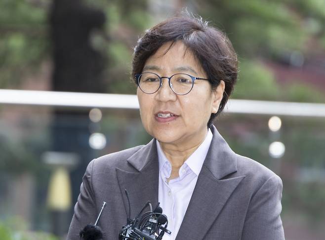 정은경 보건복지부 장관 후보자가 지난달 30일 서울 중구 남대문로에 마련된 인사청문회 준비 사무실로 출근하고 있다. 보건복지부 제공