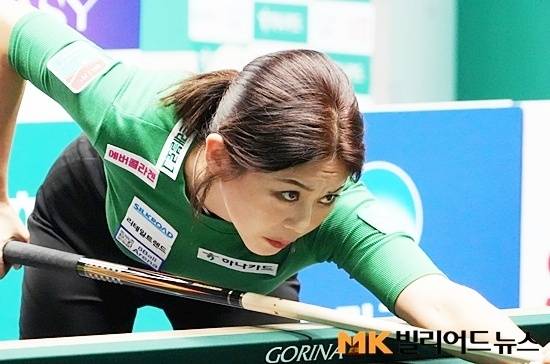 ‘9연속 우승’을 노리는 김가영이 ‘하나카드LPBA챔피언십’ 32강전에서 뱅크샷 7방을 앞세워 박수현을 세트스코어 3:0으로 물리치고 승리했다.