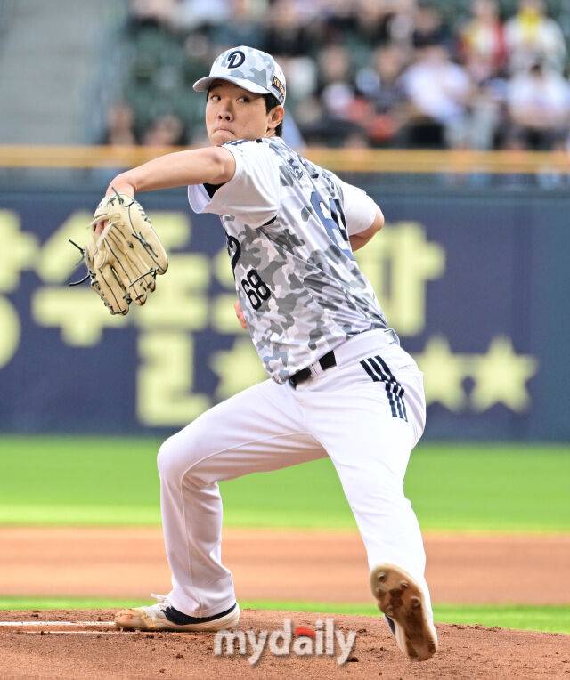 2025년 6월 4일 오후 서울 잠실구장에서 진행된 '2025 신한 SOL뱅크 KBO 리그' KIA 타이거즈와 두산 베어스의 경기. 두산 선발투수 최민석이 역투하고 있다./마이데일리