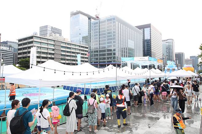 입장을 기다리는 줄