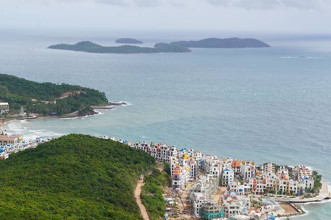 혼똠섬은 여전히 개발중이다. 그리스 해안마을 조성 모습