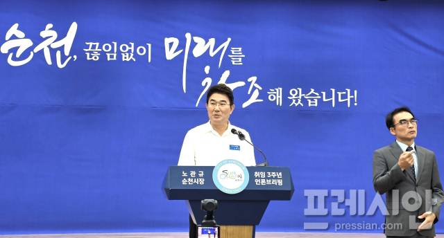 ▲1일 노관규 전남 순천시장이 민선8기 3주년 언론인 브리핑에서 기자들의 질문에 답하고 있다.2025.7.1.ⓒ프레시안(지정운)