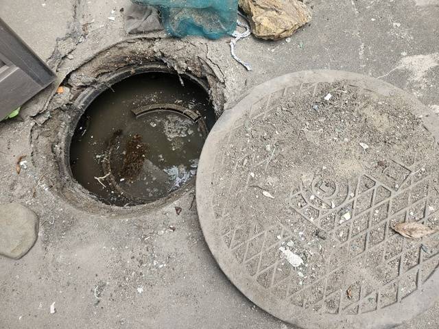 군산시 신풍·문화동 일대가 여전히 ‘합류식’ 하수관로를 사용하고 있으며, 이곳 주민들은 개별 정화조를 설치하거나 오수정화 차량에 의존하고 있다./사진=문정곤 기자