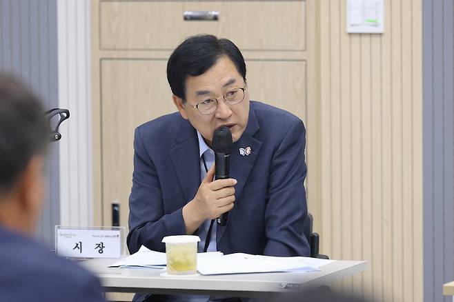 주낙영 경주시장이 7월 읍면 동장 회의를 개최하고 있다. /경주시 제공