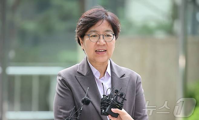 정은경 보건복지부 장관 후보자가 30일 오전 서울 중구 소월로 T타워에 마련된 인사청문회 준비 사무실로 출근하며 취재진의 질문에 답변하고 있다. 2025.6.30/뉴스1 ⓒ News1 김진환 기자