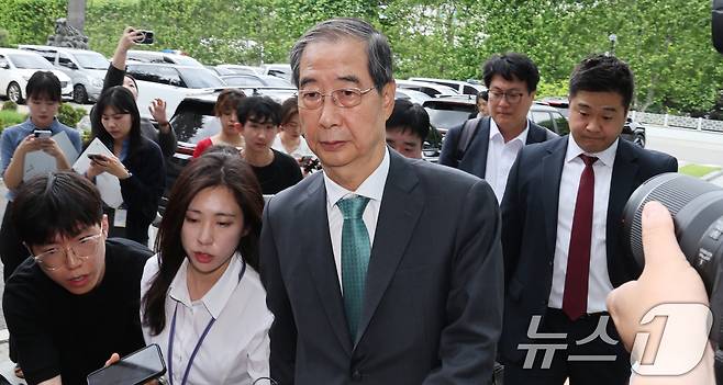 한덕수 전 국무총리가 2일 내란특검 조사를 받기 위해 서울 서초구 서울고검 청사로 출석하고 있다. 2025.7.2/뉴스1 ⓒ News1 이동해 기자