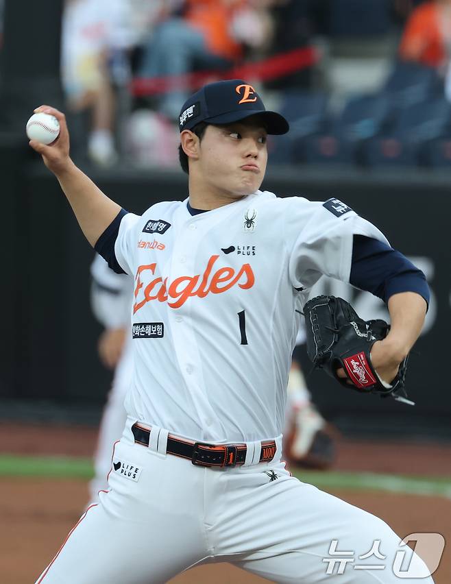 2일 오후 대전한화생명 볼파크에서 열린 프로야구 '2025 신한 SOL뱅크 KBO 리그' 한화 이글스와 NC 다이노스 경기에서 한화 선발 문동주가 역투하고 있다. 2025.7.2/뉴스1 ⓒ News1 김기태 기자