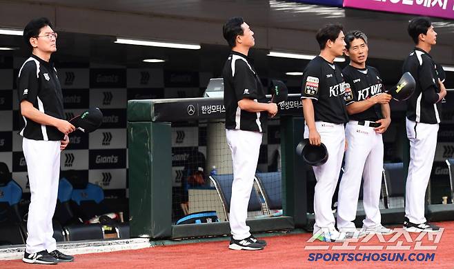 27일 부산 사직구장에서 열린 롯데와 KT의 경기. 이종범 코치 빠진 KT 코치진. 부산=송정헌 기자songs@sportschosun.com/2025.06.27/