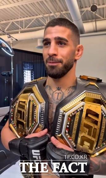 토푸리아에게는 라이트급 타이틀 방어, 웰터급 월장이라는 두 가지 옵션이 존재한다. /토푸리아 소셜미디어