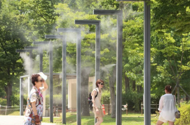 2일 부산 부산진구 시민공원에서 사람들이 더위를 식히고 있다. ⓒ연합뉴스