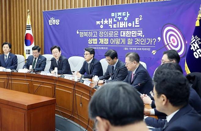 이재명 대통령(당시 더불어민주당 대표)이 지난해 12월 19일 서울 여의도 국회에서 열린 민주당 정책 디베이트Ⅱ ‘행복하고 정의로운 대한민국, 상법 개정 어떻게 할 것인가?’ 토론회에서 발언하고 있다. ⓒ뉴시스