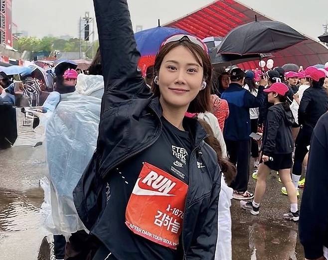 ‘스마일 퀸’ 김하늘이 지난달 열린 나이키 우먼스 레이스에서 10km를 완주한 뒤 밝은 표정을 짓고 있다. 김하늘 제공