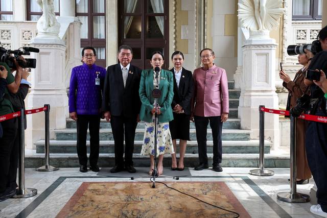 패통탄 친나왓 태국 총리가 1일 방콕의 총리실에서 태국 헌법재판소의 ‘총리 직무 정지 명령’에 관해 입장을 밝히고 있습니다. 로이터 연합뉴스