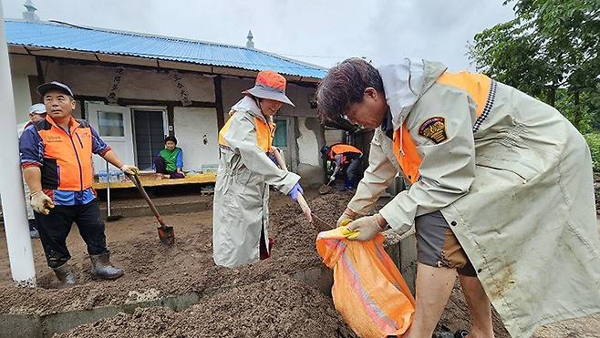 지난해 풍수해 관련 '의용소방대' 안전활동 모습(사진=소방청 제공)
