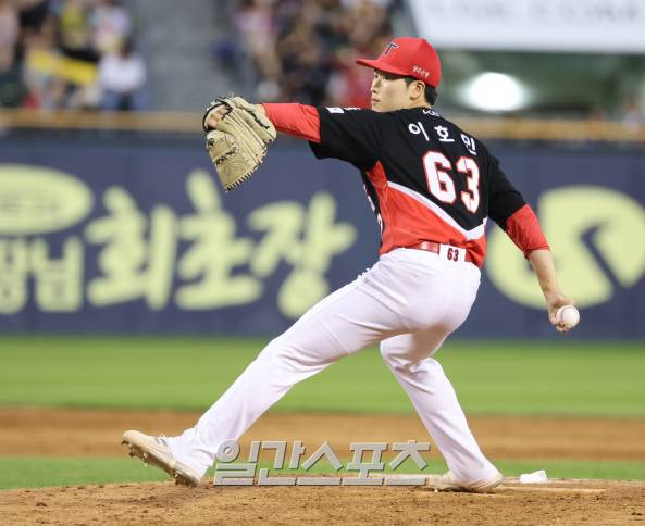 29일 오후 잠실야구장에서 열린 2025 프로야구 KIA와 LG 경기. KIA 투수 이호민이 9회 등판해 역투하고 있다. 잠실=정시종 기자 /2025.06.29.