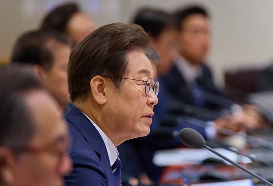 이재명 대통령이 1일 서울 용산 대통령실 청사에서 열린 국무회의에서 발언을 하고 있다. 대통령실