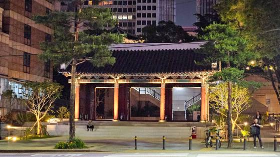 열린정원으로 거듭난 환구단 정문의 모습. 사진 서울시