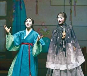 국립극단 연극 ‘십이야’의 한 장면. 국립극단 제공