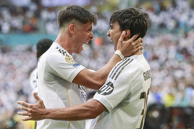 선제 결승골을 넣은 곤살로 가르시아(오른쪽). 마이애미 | EPA연합뉴스