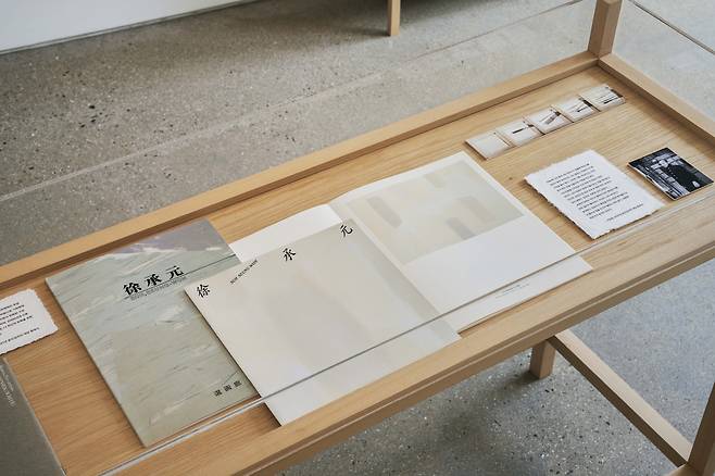 Archival materials on Suh Seung-won at PKM Gallery in Seoul (Courtesy of PKM Gallery)