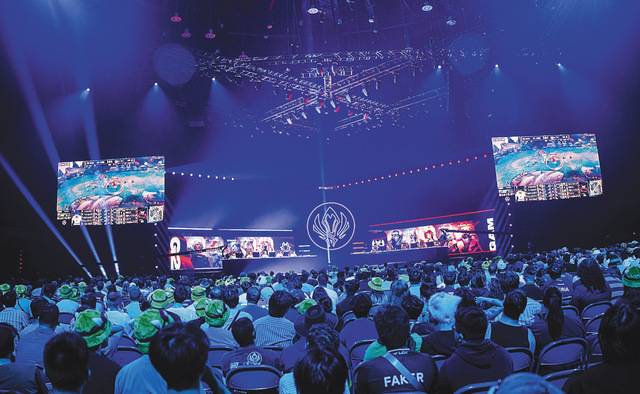 지난 30일 캐나다 토론토 퍼시픽 콜리세움에서 열린 2025 미드 시즌 인비테이셔널(MSI) 대회 현장 풍경. 유럽의 G2 e스포츠가 베트남 GAM e스포츠를 3대 2로 꺾고 마지막 본선행 티켓을 거머쥐었다. 라이엇 게임즈 제공