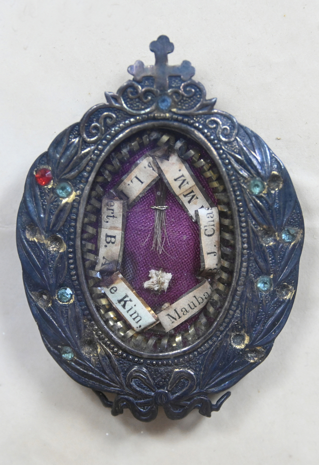 앵베르 주교, 모방 신부, 샤스탕 신부의 머리카락과 김대건 신부의 발뼈 조각이 담겨 있는 유해함. 주교회의 제공