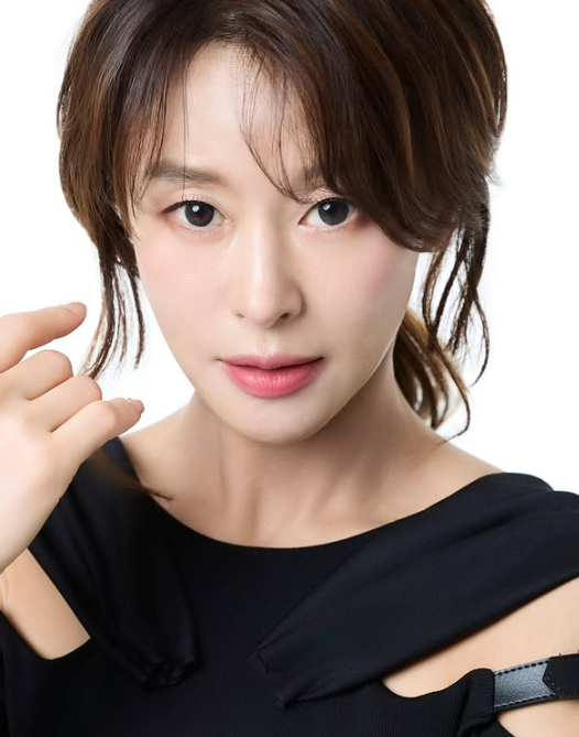 예지원이 2일 글로벌 K-메디칼 브랜드 '오라클' 앰버서더 촬영현장 사진을 공개했다. 예지원 인스타그램