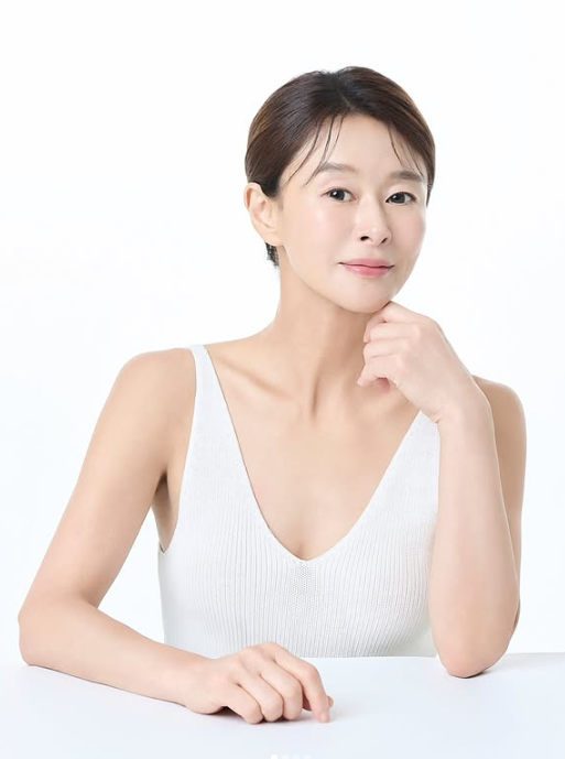 예지원이 2일 글로벌 K-메디칼 브랜드 '오라클' 앰버서더 촬영현장 사진을 공개했다. 예지원 인스타그램