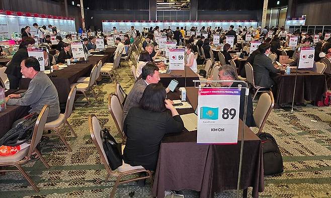 1일과 2일 충남 천안시 소노벨천안에서 열린 ‘2025 해외사무소 바이어 초청 수출상담회’ 모습.