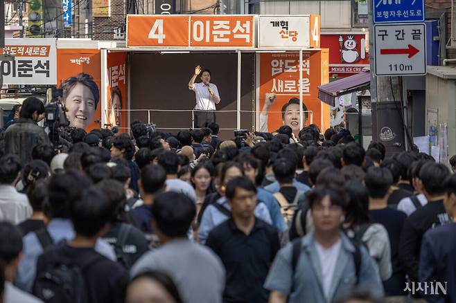 5월29일 서울 고려대 인근에서 이준석 개혁신당 대선후보가 유세를 하고 있다. ⓒ시사IN 박미소