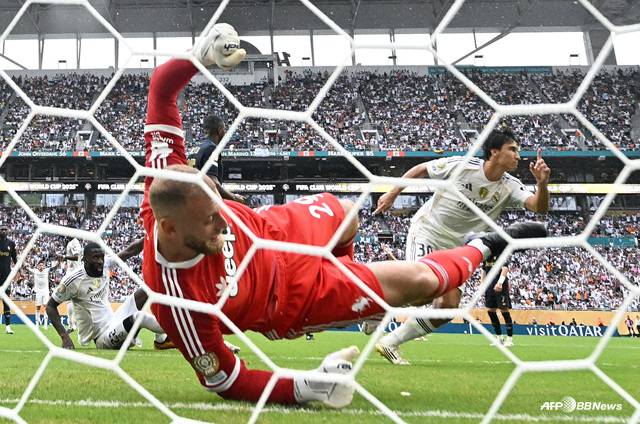 곤살로 가르시아(오른쪽)의 득점 장면. /AFPBBNews=뉴스1