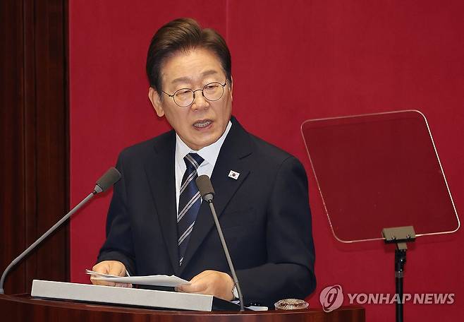 추경 시정연설 하는 이재명 대통령 (서울=연합뉴스) 한상균 기자 = 이재명 대통령이 26일 국회 본회의장에서 추가경정예산 시정연설을 하고 있다. 2025.6.26 xyz@yna.co.kr