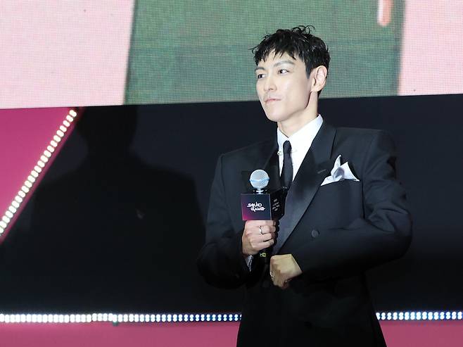 그룹 빅뱅 출신 배우 최승현(탑)이 28일 오후 서울광장에서 열린 오징어 게임 시즌3 글로벌 피날레 무대인사에 참석하고 있다 2025.6.28/뉴스1 ⓒ News1 황기선 기자