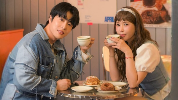 그룹 코요태 멤버 신지의 예비 남편 문원을 둘러싸고 각종 의혹들이 제기된 가운데, 소속사에서 ‘사실확인’에 들어간다.