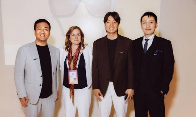 (왼쪽부터) 프랑스 파리에서 리셉션을 가진 모건 마오 스카이인텔리전스 글로벌 CEO, 신시아 카운트리스 엔비디아 리테일·소비재·외식·물류 산업 AI 글로벌 디렉터, 이재철 스카이인텔리전스 대표, 신재혁 스카이월드와이드 대표/사진=스카이인텔리전스