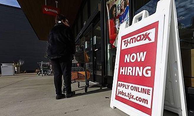 미 매사추세츠주 소매 체인의 구인 간판. EPA연합뉴스