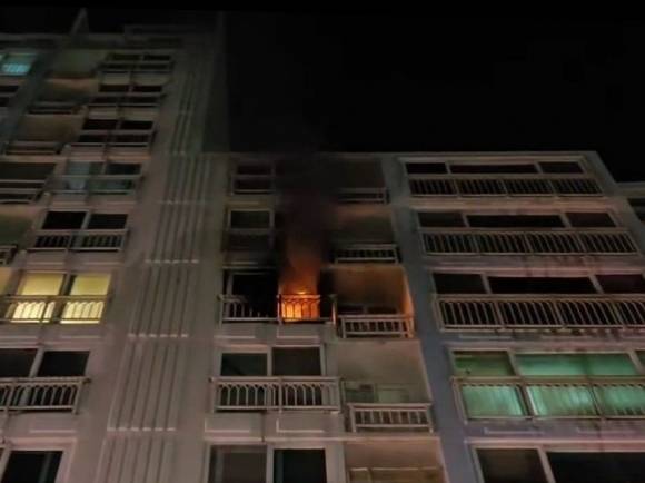 2일 오후 10시 58분쯤 부산 기장군 기장읍 13층짜리 아파트 6층에서 원인을 알 수 없는 불이 나 집 안에 있던 11세, 7세 자매가 숨졌다. 부산소방재난본부 제공