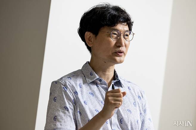 김종철 서강대학교 정치외교학과 교수가 상법 개정안 관련 인터뷰를 하고 있다. ⓒ시사IN 박미소