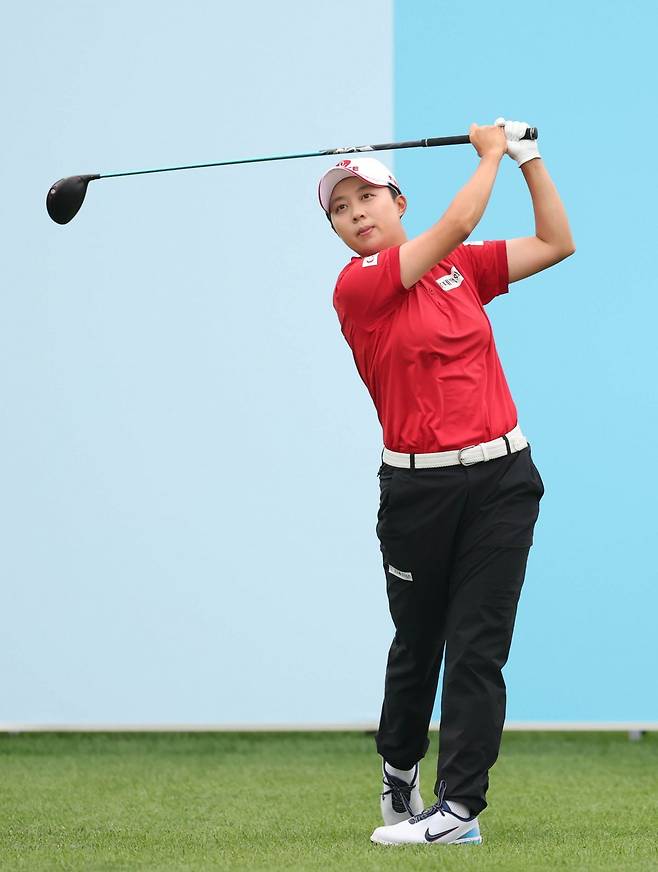 김효주가 3일 베어즈베스트 청라에서 열린 제15회 롯데 오픈 1라운드에서 보기 없이 버디만 2개를 낚아 2언더파로 순조롭게 출발했다. 10번 홀에서 티샷을 하고 있는 김효주. 사진제공 | KLPGA