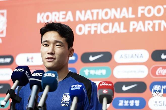 ▲ 이태석은 아버지 이야기를 피해갈 수 없다. 한국 축구 영광에 한 획을 그었던 이을용을 아버지로 둔 이태석이라 언제나 비교된다. 그래도 아버지의 발자취를 그대로 밟는 것을 목표로 홍명보호 중심으로 도약하길 기대한다. ⓒ대한축구협회