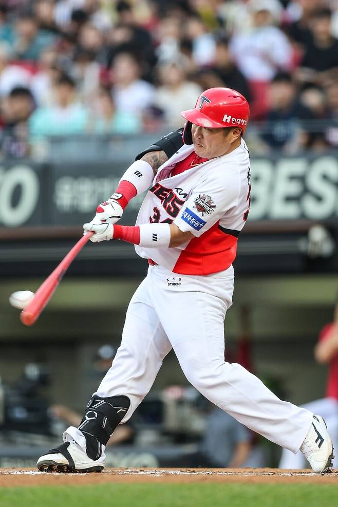 ▲ 1회 선취점으로 이어지는 2루타를 친 최형우 ⓒKIA타이거즈