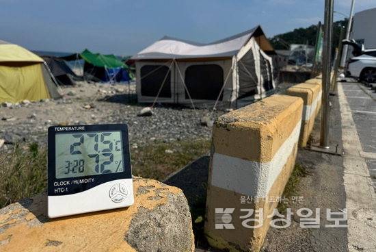 ▲ 3일 오후 3시께 울산 북구 구암마을 인근 해변에서 온도계를 들고 5분간 기다리며 기온을 재보니 27.5℃로 책정됐다.