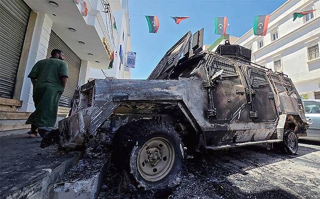 2025년 5월 14일 리비아 수도 트리폴리에서 벌어진 시가전 현장. /AFP연합