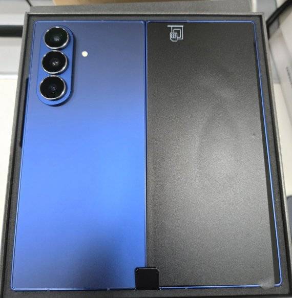 갤럭시 Z 폴드 7 실물로 보이는 사진. 주칸로스레브 X 캡처