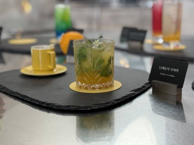'비스트로 게미'에서 판매하는 남해 유자 베이스의 모히또 음료. 사진=뉴스1